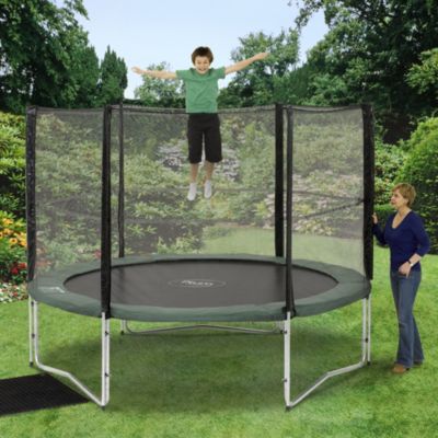 8ft Trampoline & Enclosure